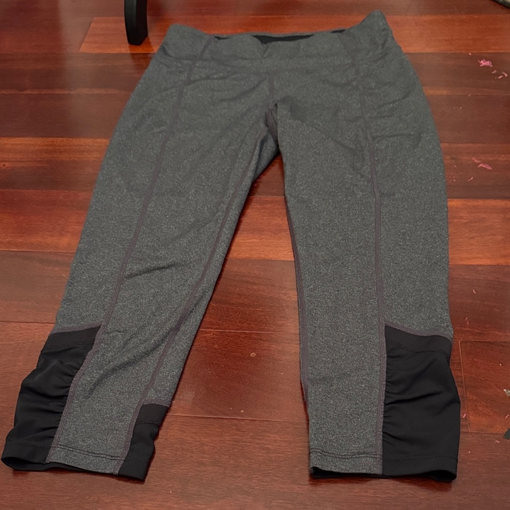 Calvin Klein Black Performance Quick-Dry capri leggings size Medium
